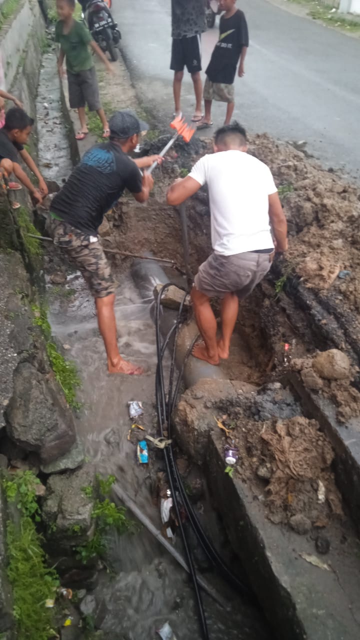 Pecah Pipa Transmisi diameter 250mm di Jalan Sapta marga
